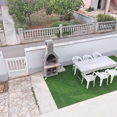 Emi 1 Apartment Vir Exterior foto